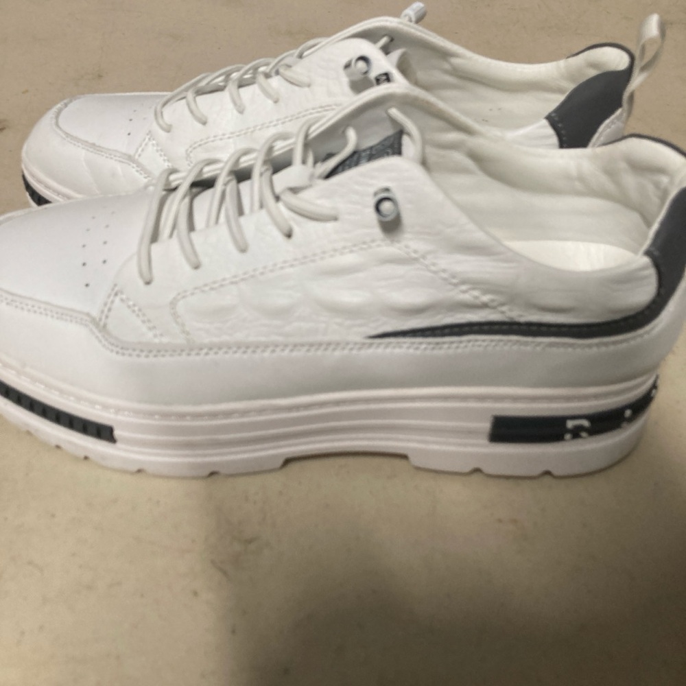 men’s white sneakers